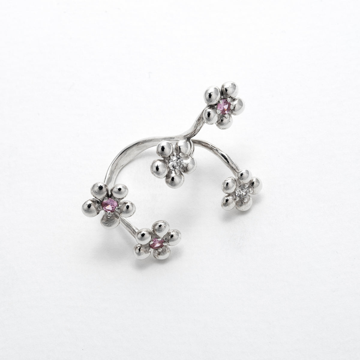Bague Rencontre en argent 925, fleur serti de pierres d'intention dessus — Collection Éclosion