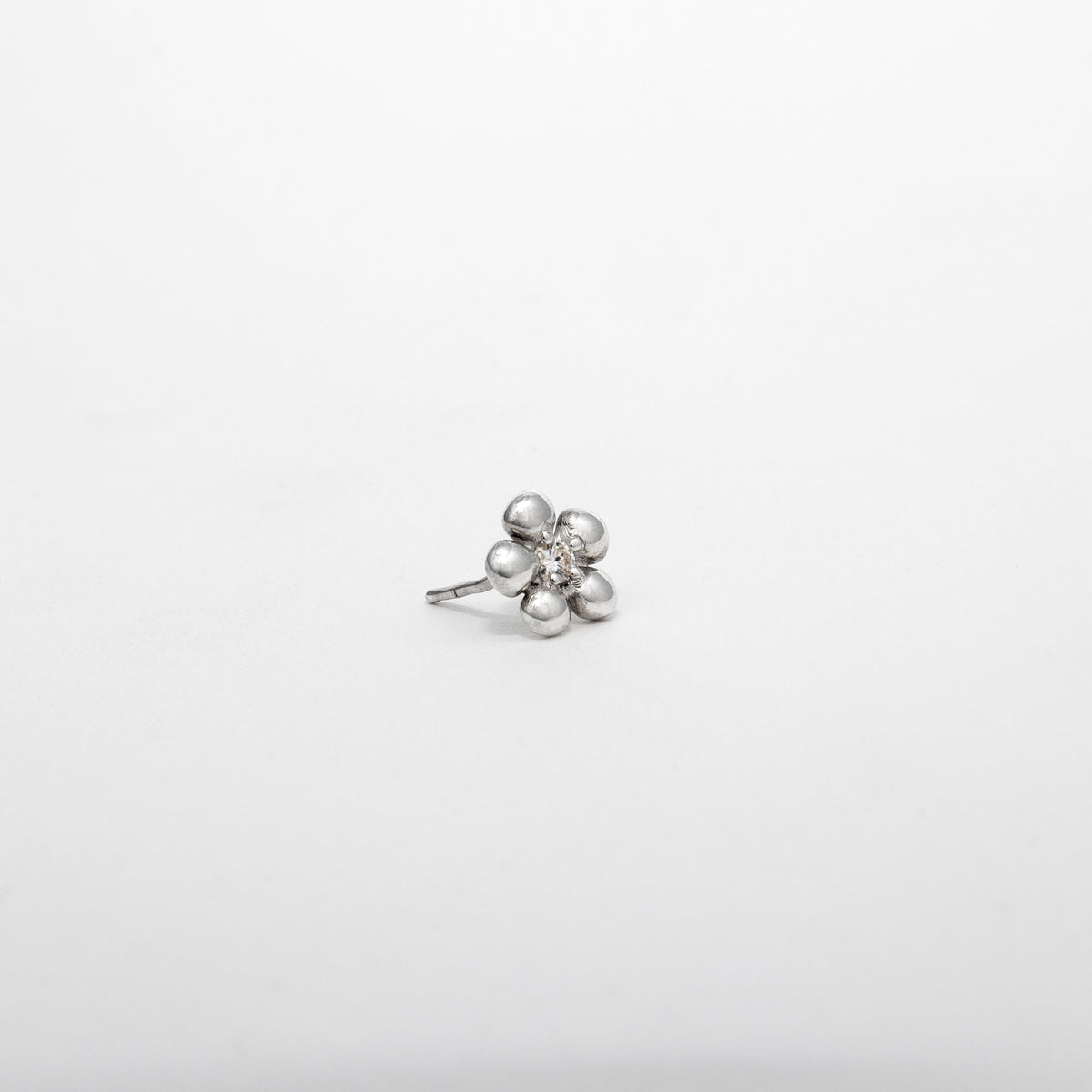 Boucles d'oreilles Lueur en argent 925, fleur serties de pierres d'intention — Collection Éclosion