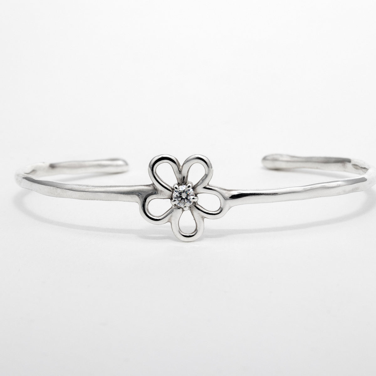 Jonc Sérénité en argent 925, fleur serti de pierres d'intention — Collection Éclosion
