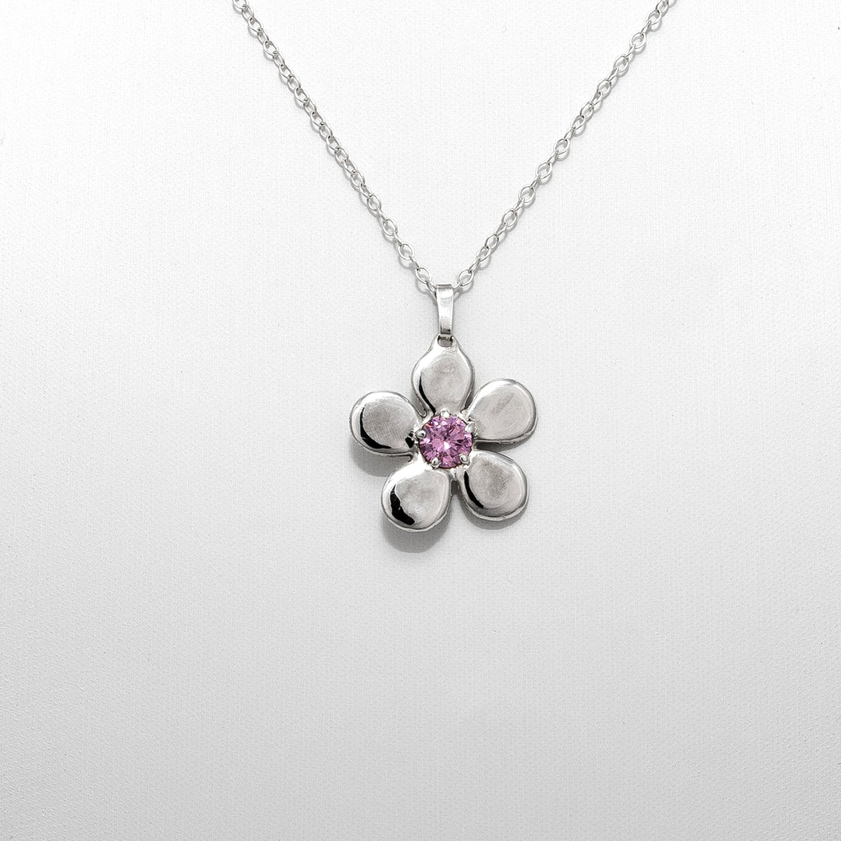 Pendentif Ouverture en argent 925, fleur serti de pierres d'intention face— Collection Éclosion
