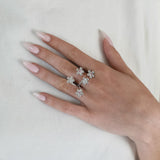 Bague Rencontre en argent 925, fleur serti de pierres d'intention porté — Collection Éclosion