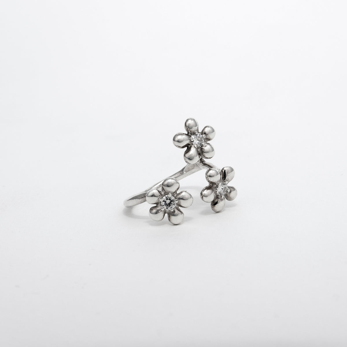 Bague Révélation en argent 925, fleur serti de pierres d'intention blanche — Collection Éclosion