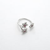 Bague Révélation en argent 925, fleur serti de pierres d'intention rose vue dessus — Collection Éclosion