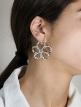 Boucles d'oreilles Aura en argent 925, fleur serties de pierres d'intention oreille droite — Collection Éclosion