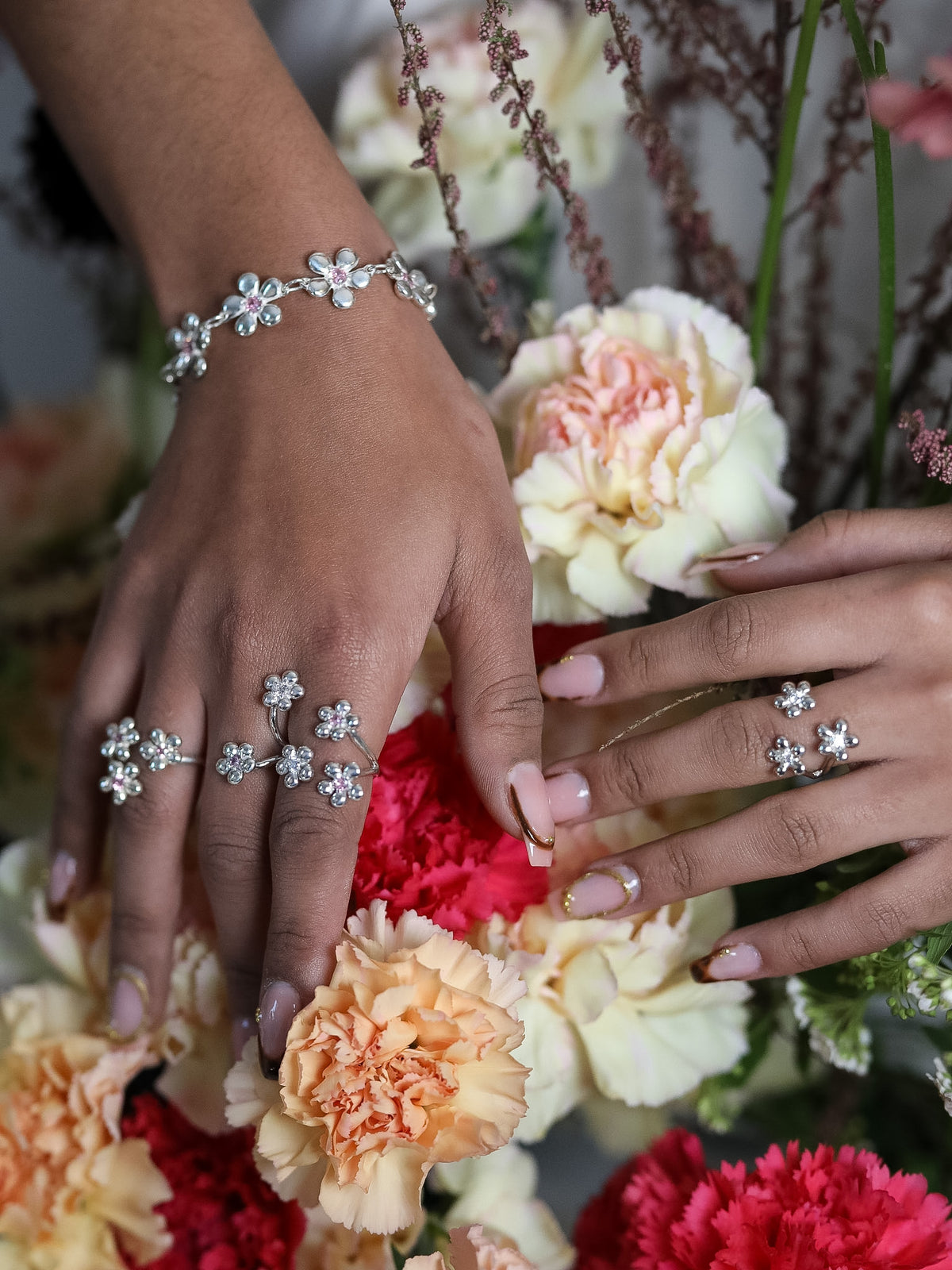 Bracelet Harmonie en argent 925, fleur serti de pierres d'intention avec autres bijoux — Collection Éclosion