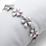 Bracelet Harmonie en argent 925, fleur serti de pierres d'intention gros plan — Collection Éclosion