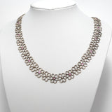 Collier Illumination en argent 925, fleur serti de pierres d'intention, vue d'ensemble — Collection Éclosion