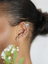 Earcuff Trajectoire en argent 925, fleur serti de pierres d'intention, porté près des cheveux— Collection Éclosion