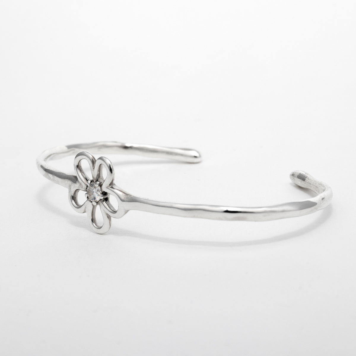 Jonc Sérénité en argent 925, fleur serti de pierres d'intention coté — Collection Éclosion