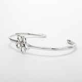 Jonc Sérénité en argent 925, fleur serti de pierres d'intention coté — Collection Éclosion