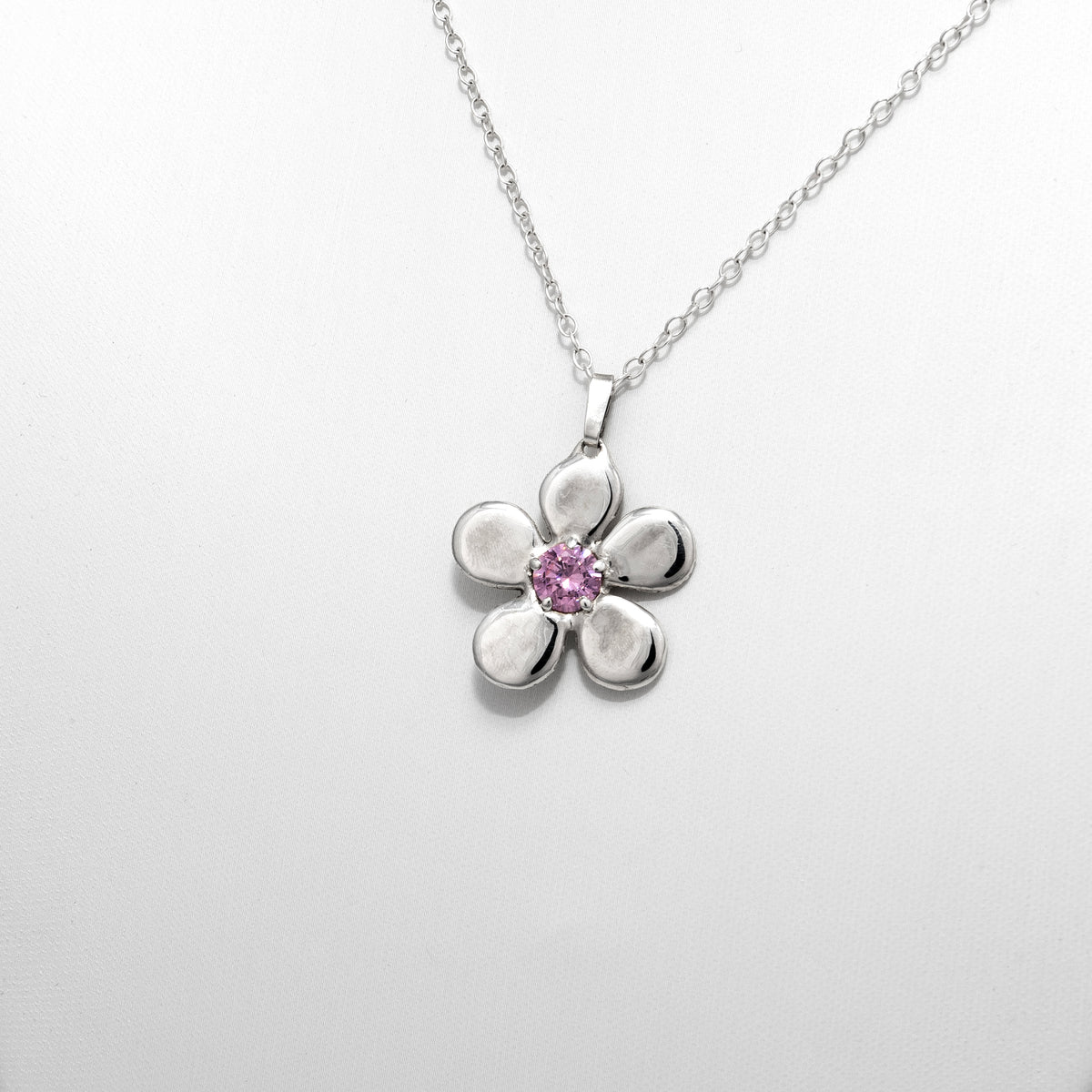 Pendentif Ouverture en argent 925, fleur serti de pierres d'intention zoom — Collection Éclosion